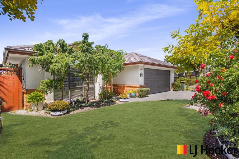 Photo of property in 11 Allerton Place, Wattle Downs, Auckland, 2103