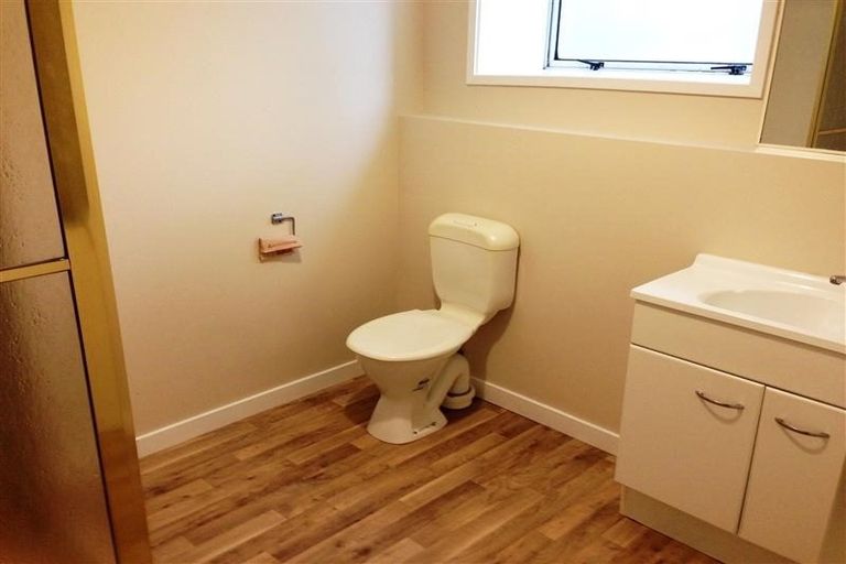 Photo of property in 55 Gatman Street, Birkdale, Auckland, 0626