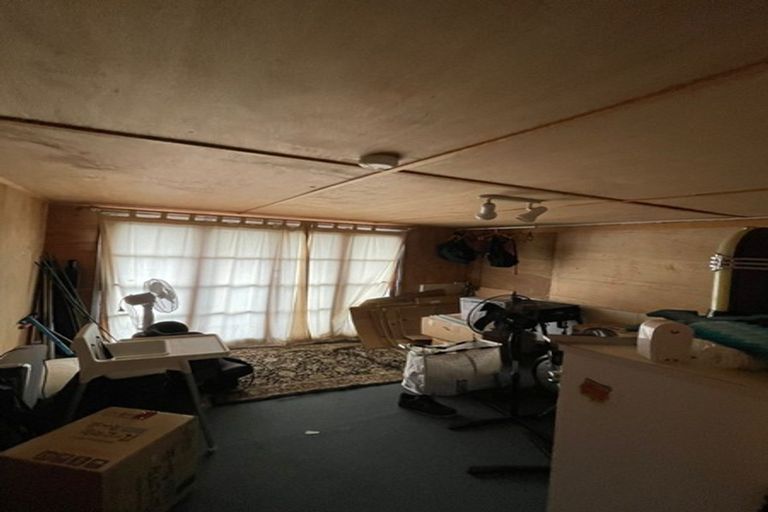 Photo of property in 5 Lex Avenue, Green Bay, Auckland, 0604