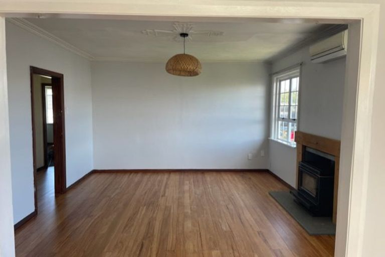 Photo of property in 23 Queens Road, Glen Avon, New Plymouth, 4312