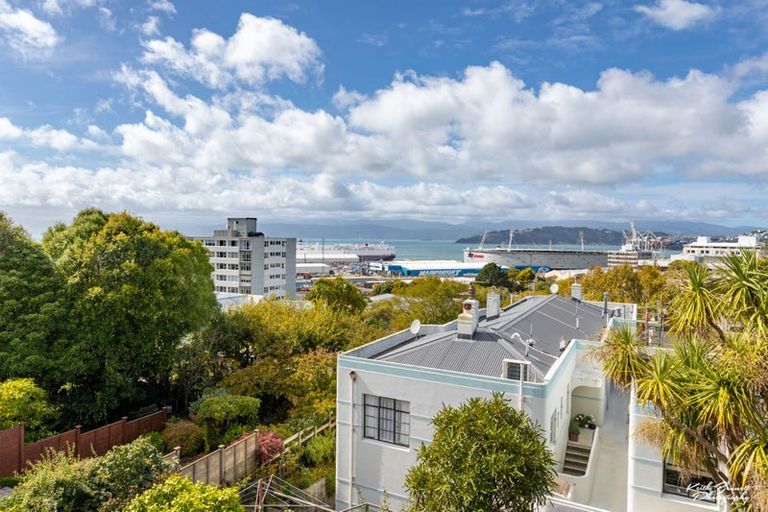 Photo of property in 37 Grant Road, Thorndon, Wellington, 6011