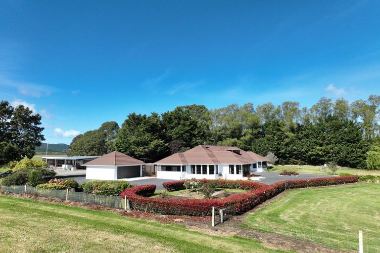 Photo of property in 651 Centre Road, Momona, Outram, 9073