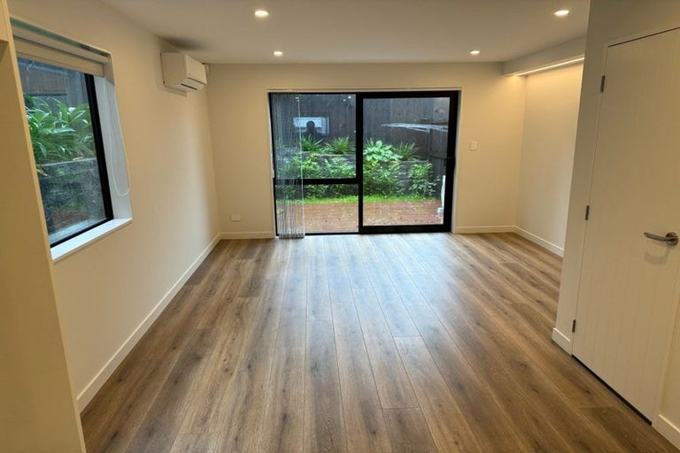 Photo of property in 21 Windy Ridge Road, Glenfield, Auckland, 0629