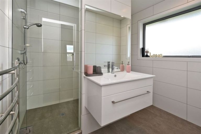 Photo of property in 24 Mcdermott Place, Halswell, Christchurch, 8025