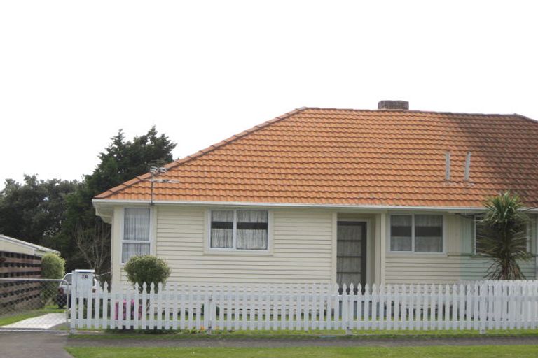 Photo of property in 78 Omata Road, Marfell, New Plymouth, 4310