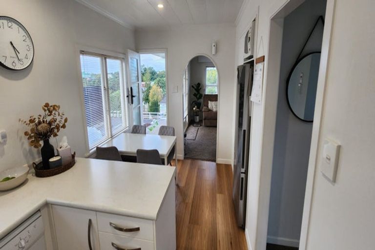 Photo of property in 60 Awanui Street, Merrilands, New Plymouth, 4312