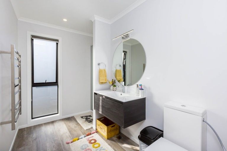 Photo of property in 18 Dahl Drive, Wallaceville, Upper Hutt, 5018