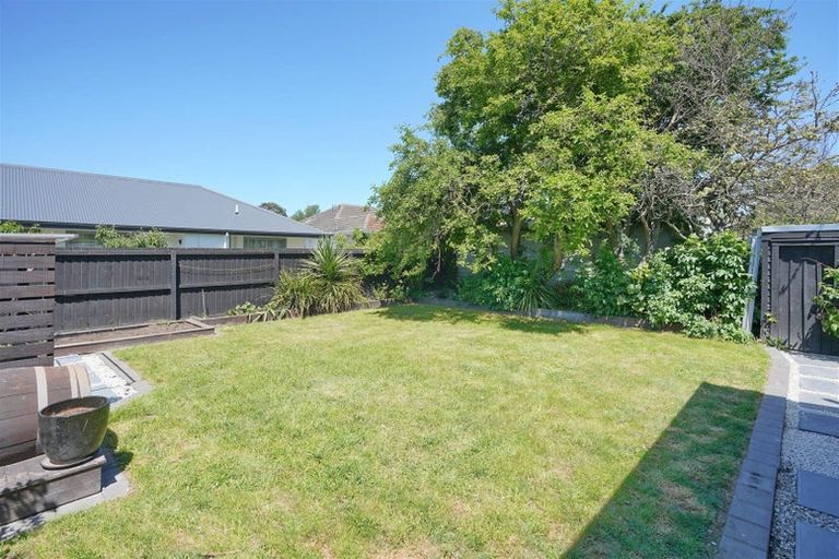 Photo of property in 17 Belfield Street, Dallington, Christchurch, 8061