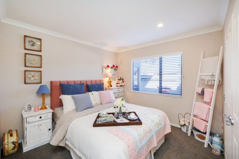 Photo of property in 3 Sunshine Place, Kelvin Grove, Palmerston North, 4414