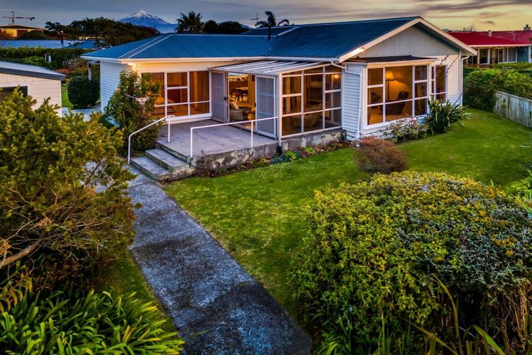 Photo of property in 413 Devon Street West, Lynmouth, New Plymouth, 4310