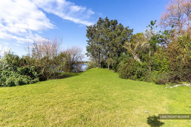 Photo of property in 16 Macbeth Court, Milford, Auckland, 0620