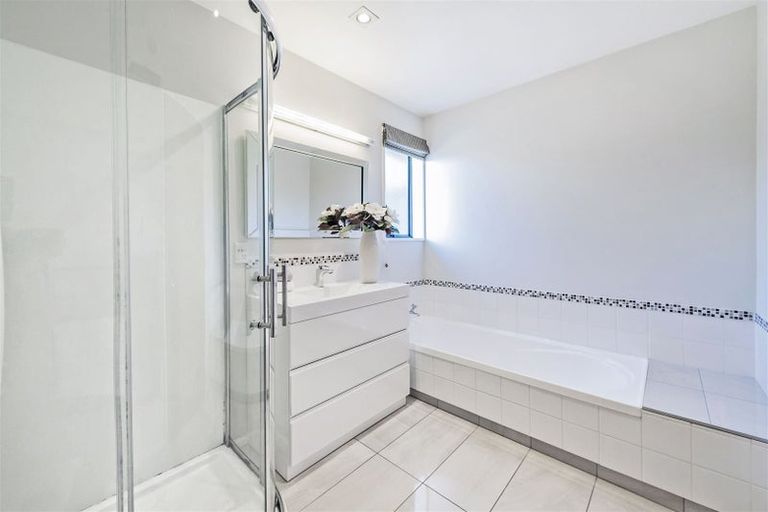 Photo of property in 3/118a Sawyers Arms Road, Northcote, Christchurch, 8052