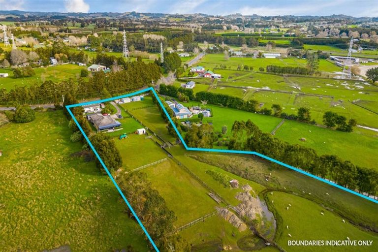 Photo of property in 278 Boord Crescent, Kumeu, 0891