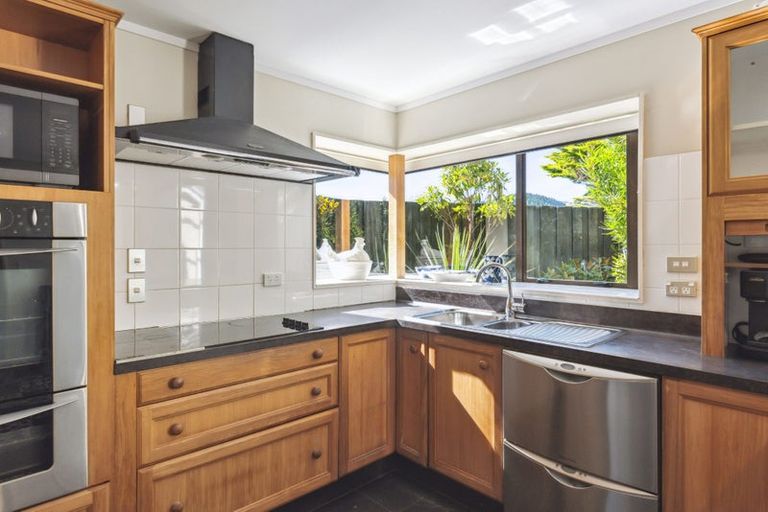 Photo of property in 22 Chilton Drive, Paraparaumu, 5032