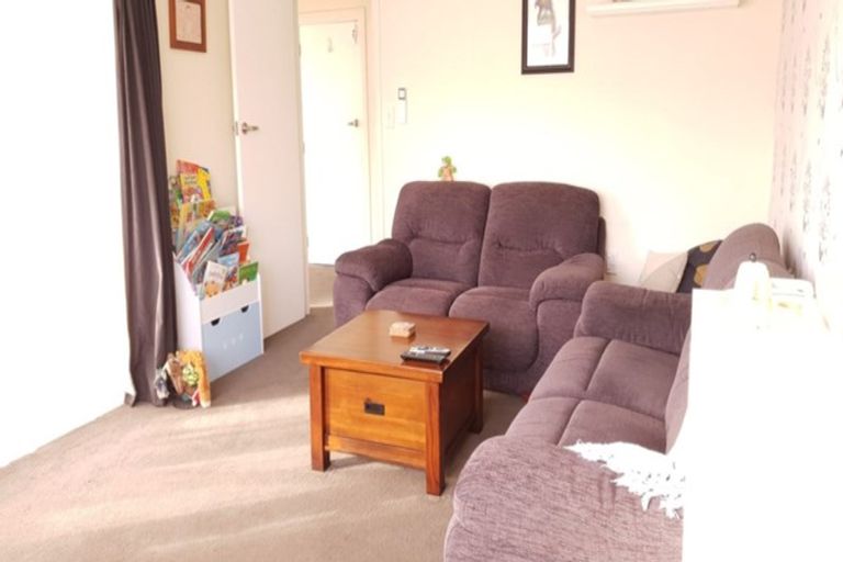 Photo of property in 51 Oregon Drive, Maoribank, Upper Hutt, 5018