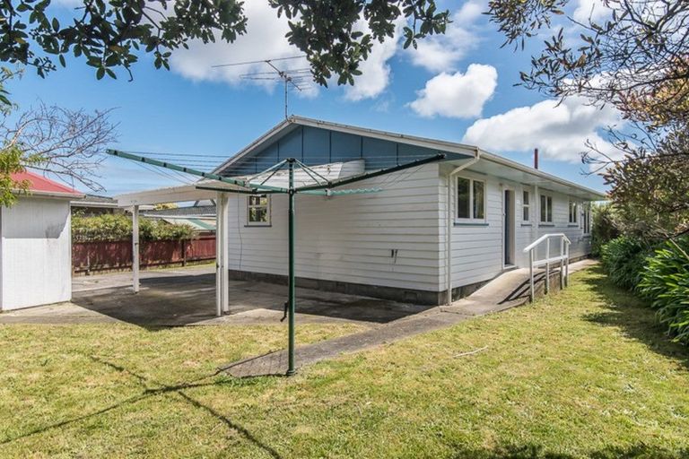 Photo of property in 8 Tawa Street, Waikanae, 5036