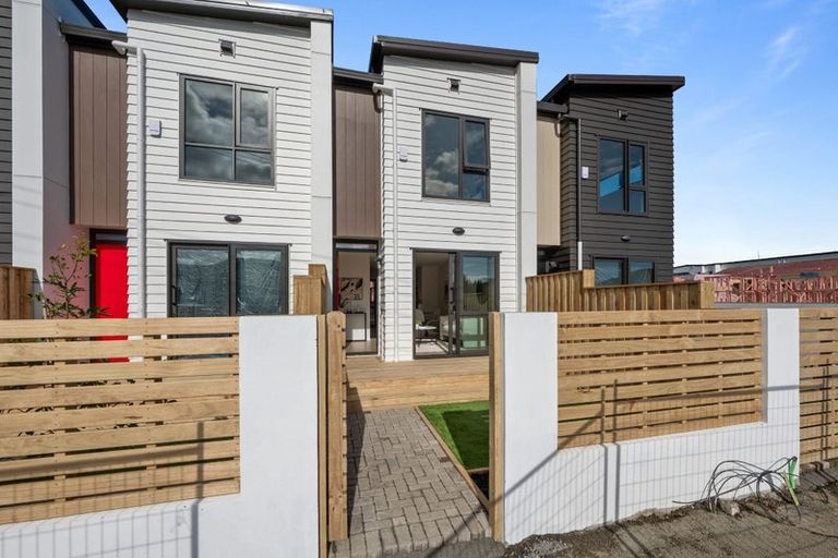 Photo of property in 17 Von Sturmer Street, Mangere East, Auckland, 2024