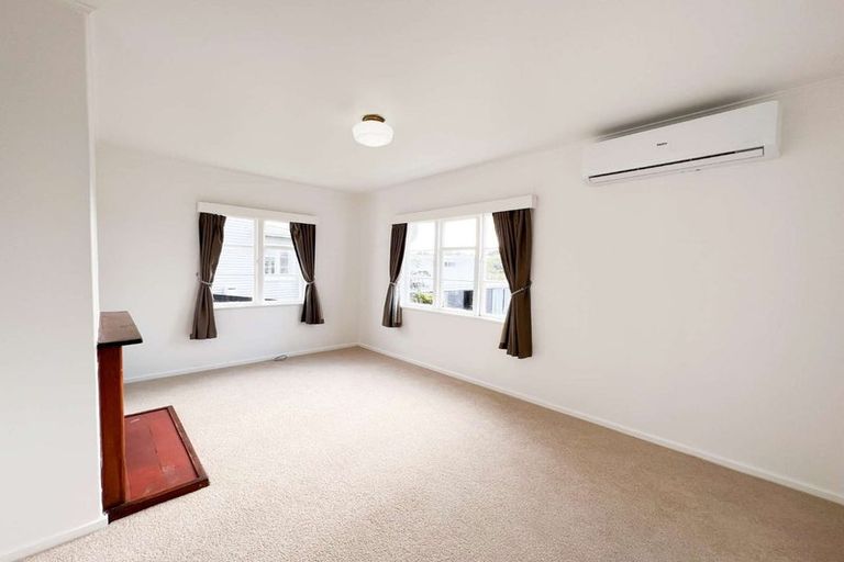 Photo of property in 45 Tahapa Crescent, Meadowbank, Auckland, 1072