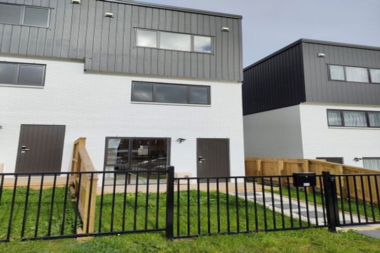 Photo of property in 21 Treeline Lane, Flat Bush, Auckland, 2019