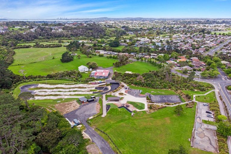 Photo of property in 23 William Calvert Drive, Swanson, Auckland, 0614