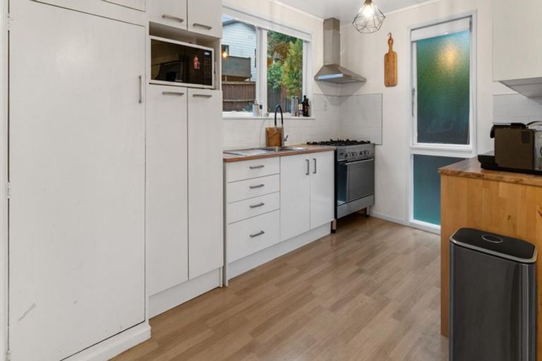 Photo of property in 1/24 Lysander Crescent, Beach Haven, Auckland, 0626