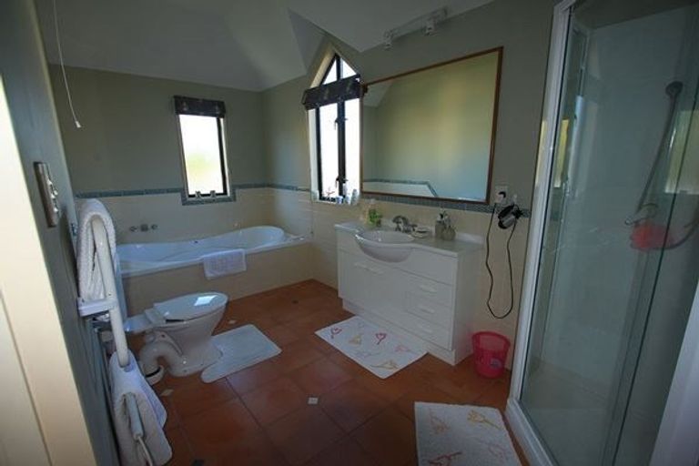 Photo of property in 4 Kirkwood Avenue, Upper Riccarton, Christchurch, 8041