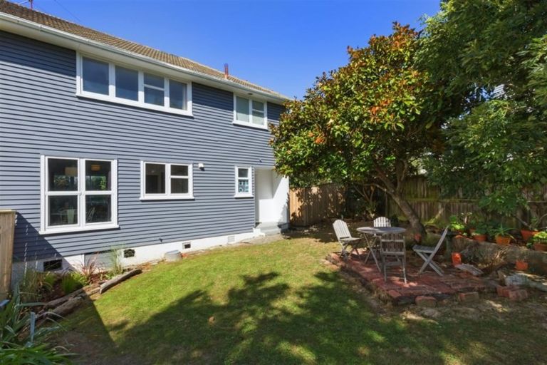 Photo of property in 2 Bedford Street, Cannons Creek, Porirua, 5024