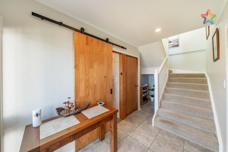 Photo of property in 2 Taka Grove, Normandale, Lower Hutt, 5010