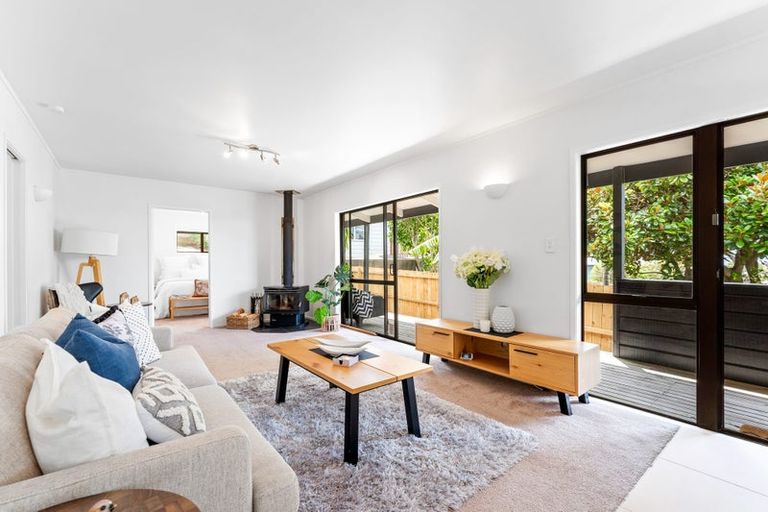 Photo of property in 6 Elliston Crescent, Stanmore Bay, Whangaparaoa, 0932