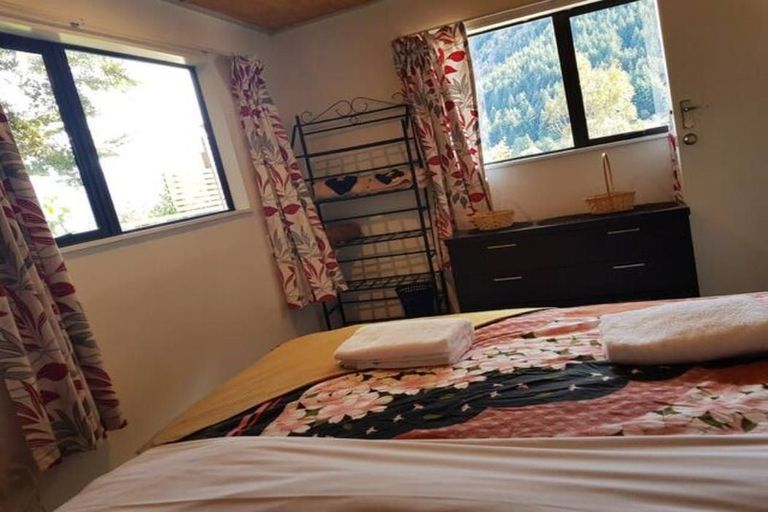 Photo of property in 26 Mackinnon Terrace, Sunshine Bay, Queenstown, 9300