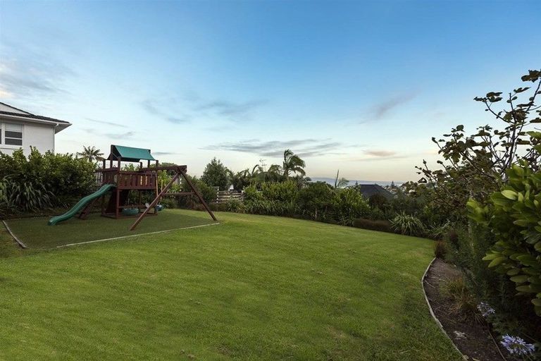 Photo of property in 13 Seaview Road, Castor Bay, Auckland, 0620