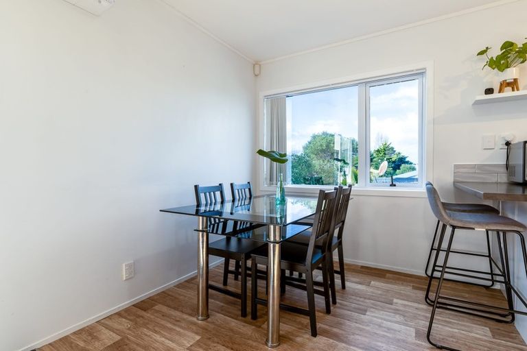 Photo of property in 1/34 Lambrown Drive, Totara Vale, Auckland, 0629