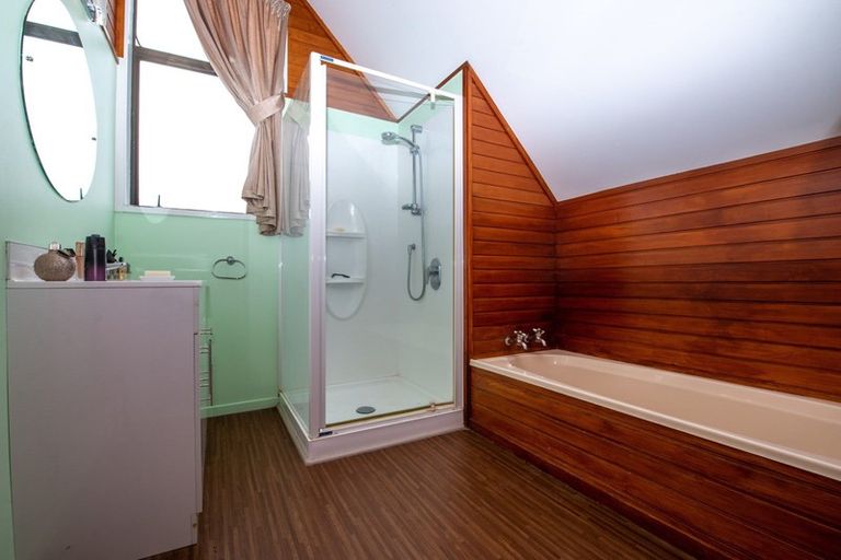 Photo of property in 74c Grand Vue Road, Kawaha Point, Rotorua, 3010