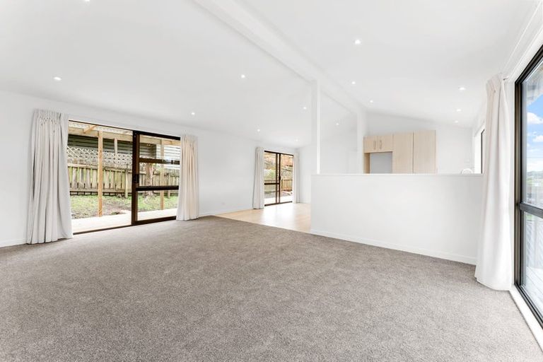 Photo of property in 52a D'oyly Drive, Stanmore Bay, Whangaparaoa, 0932