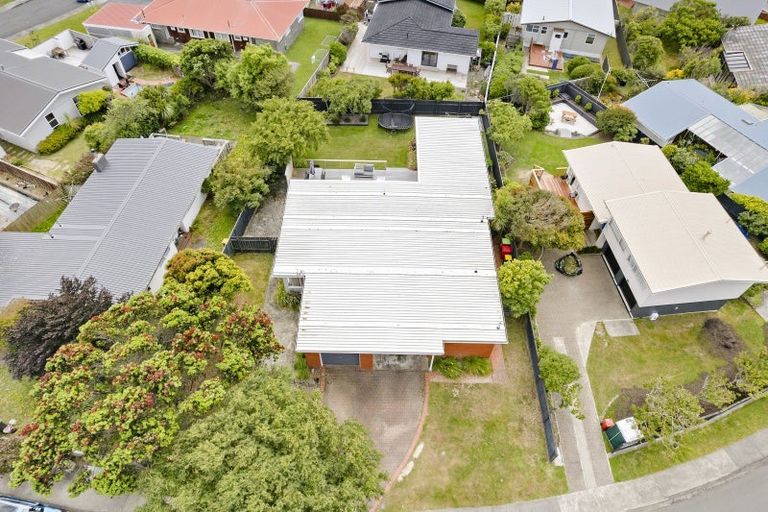 Photo of property in 50 Churton Drive, Churton Park, Wellington, 6037