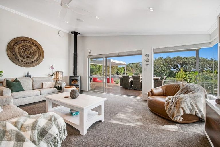 Photo of property in 88 Tiri Road, Tindalls Beach, Whangaparaoa, 0930