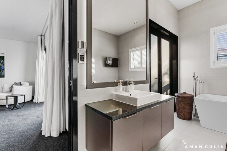 Photo of property in 11b Greenhithe Road, Greenhithe, Auckland, 0632