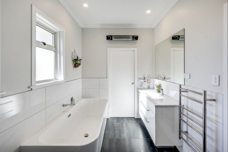 Photo of property in 91 Puketapu Road, Taradale, Napier, 4112