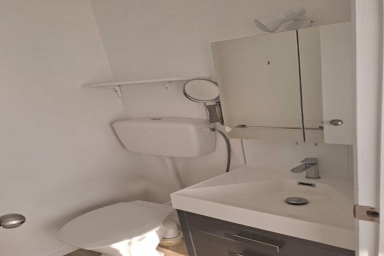 Photo of property in 34 Centreway Road, Orewa, 0931