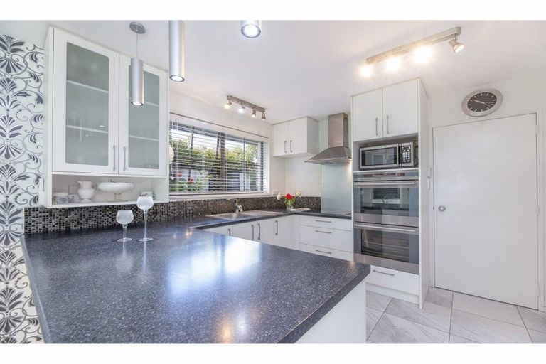 Photo of property in 1/439 Memorial Avenue, Burnside, Christchurch, 8053