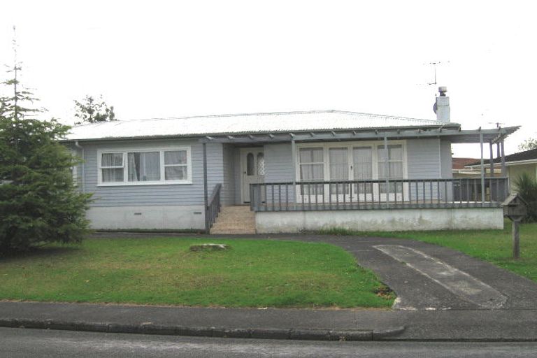 Photo of property in 99 Tiroroa Avenue, Te Atatu South, Auckland, 0610