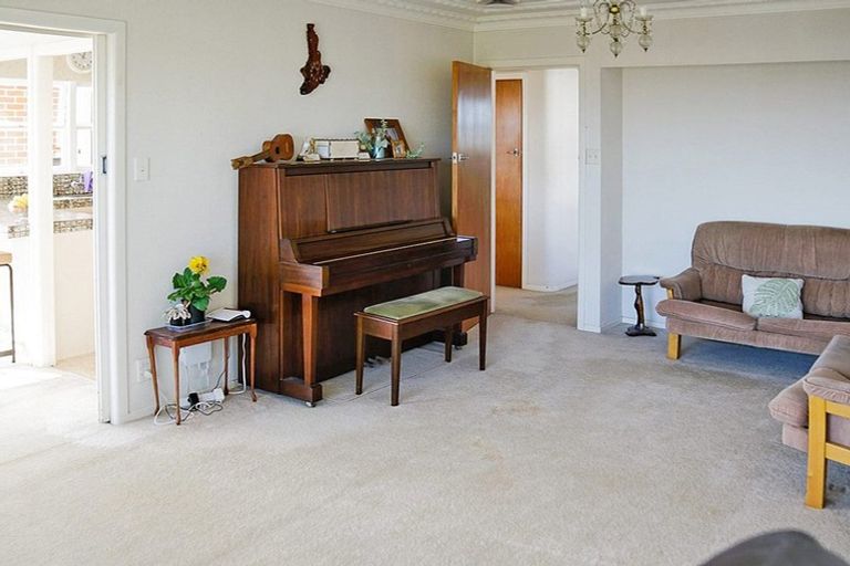 Photo of property in 28 Grassways Avenue, Pakuranga, Auckland, 2010