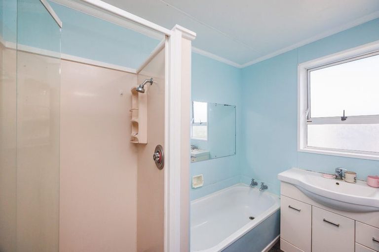 Photo of property in 4 Acacia Street, Kelvin Grove, Palmerston North, 4414