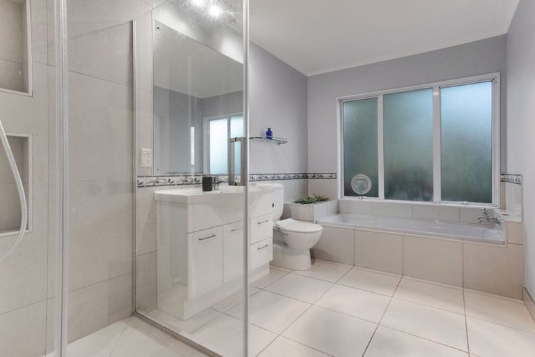 Photo of property in 23 Pinewood Grove, Botany Downs, Auckland, 2010