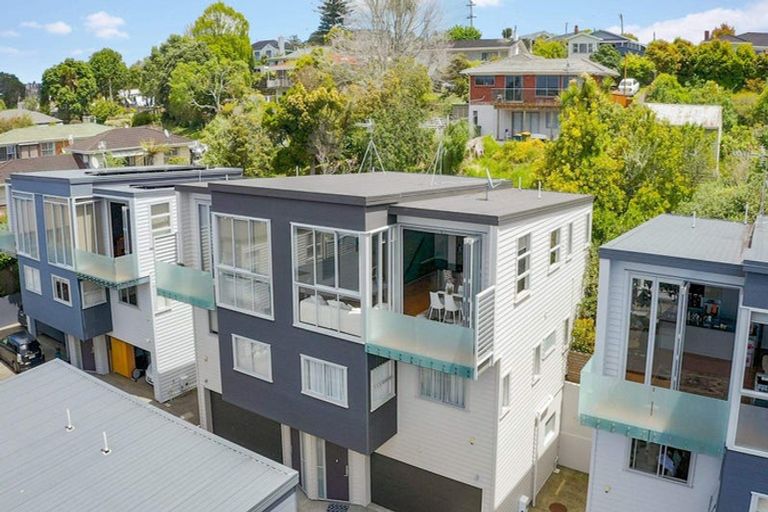 Photo of property in Wilk Heights, 15/8 Wilk Lane, Browns Bay, Auckland, 0630