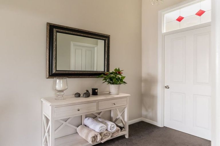 Photo of property in 43 Knowles Street, Terrace End, Palmerston North, 4410