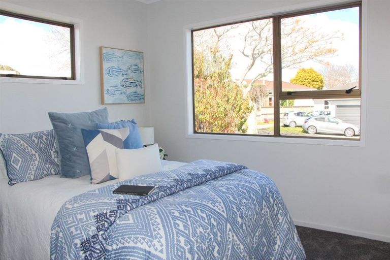 Photo of property in 70 Hutchinsons Road, Bucklands Beach, Auckland, 2014