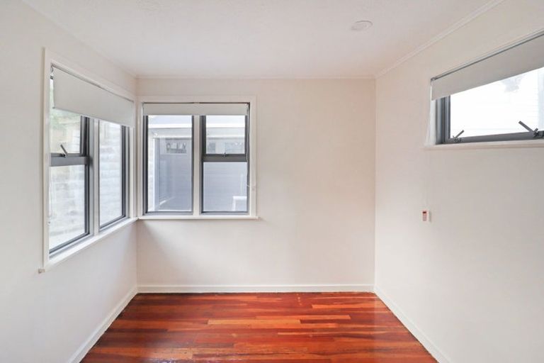 Photo of property in 8 Kenmore Street, Newlands, Wellington, 6037