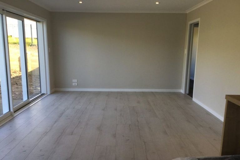 Photo of property in 20 Ridgeview Close, Red Beach, 0932