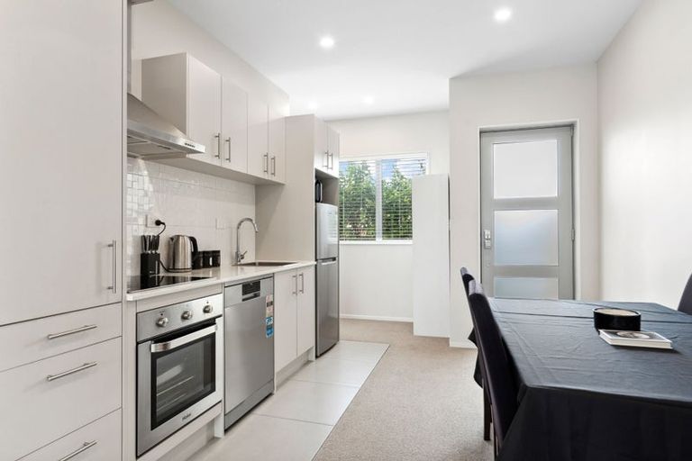 Photo of property in 24/11 Ray Small Drive, Papakura, 2110